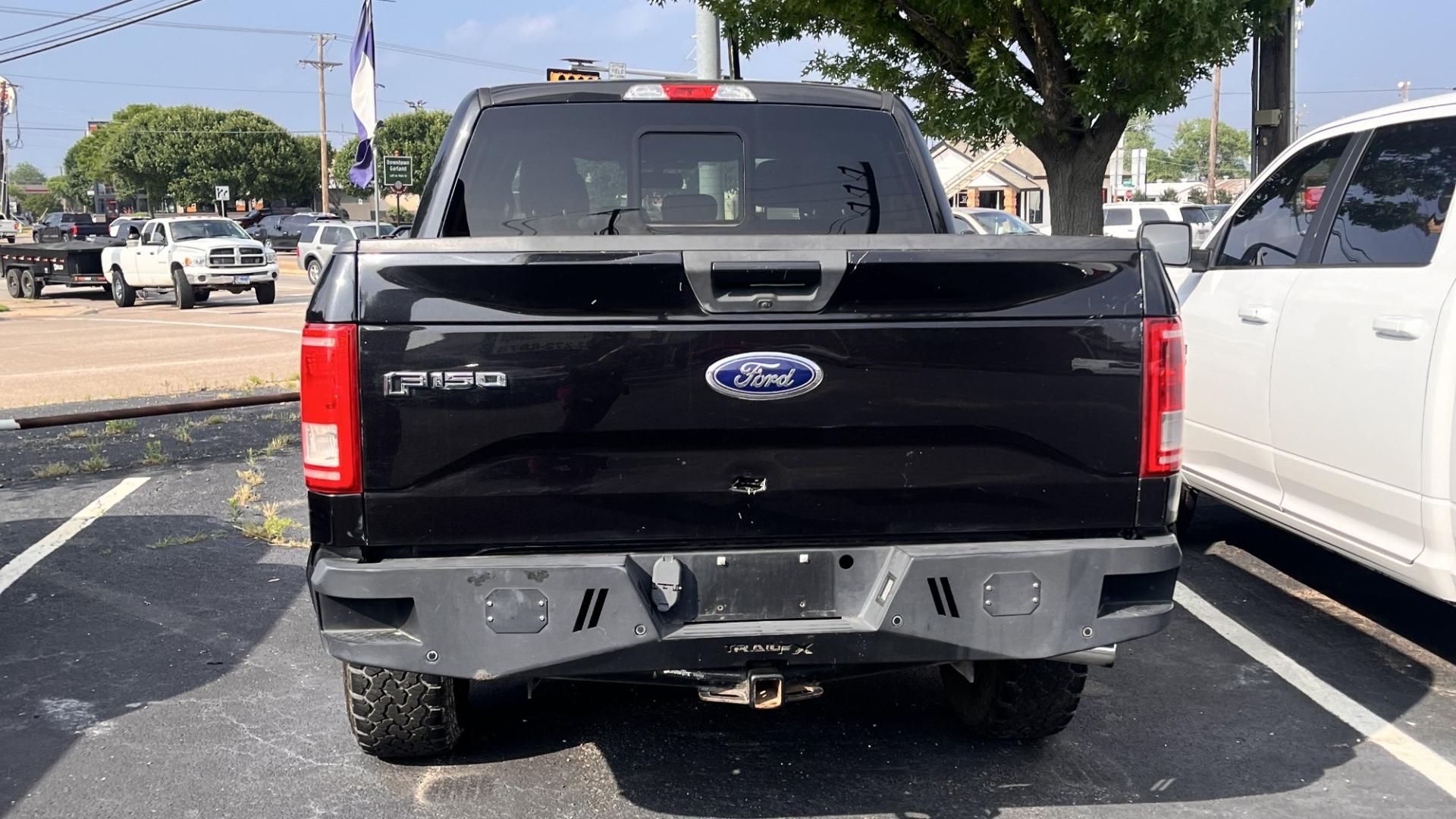 2015 Black Ford F-150 XLT SuperCrew 6.5-ft. Bed 4WD (1FTEW1EG3FK) with an 3.5L V6 TURBO engine, 6-Speed Automatic transmission, located at 945 E. Jefferson Blvd, Dallas, TX, 75203, (214) 943-7777, 32.752514, -96.811630 - Photo#3